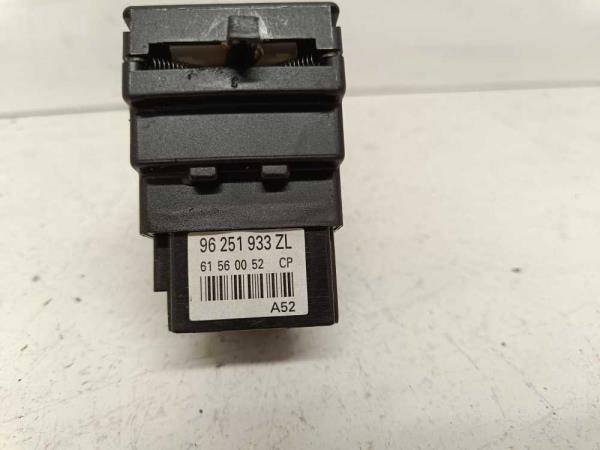 COMMODO CITROEN / PEUGEOT - Vue 3